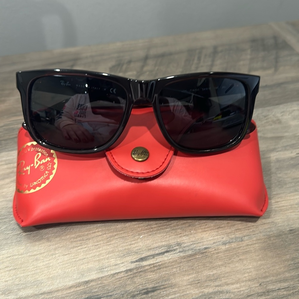 Used like new large ray ban sunglasses